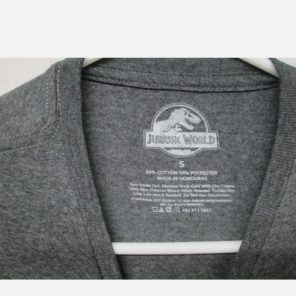 Jurassic Park Men's Small Gray Tshirt Jurassic World - Picture 2 of 3
